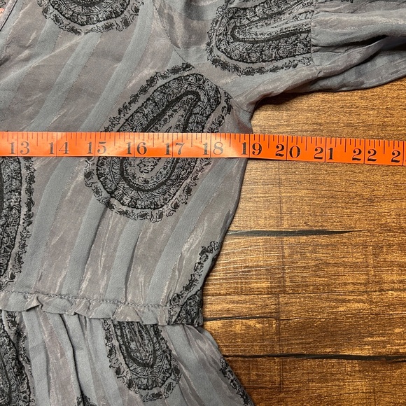 Juicy Couture Dress Womens M Silk Blend Gray Paisley Empire Waist Boho Coquette - Picture 8 of 10